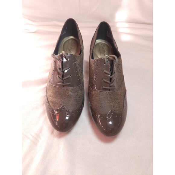 Soft Style Women's Gianna Dress Pump 8.5 Medium, Brown Tan /Patent - Picture 8 of 9